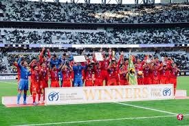 都体：尤文要求斯帕莱蒂遵守正装规定，比赛时不可以穿运动服